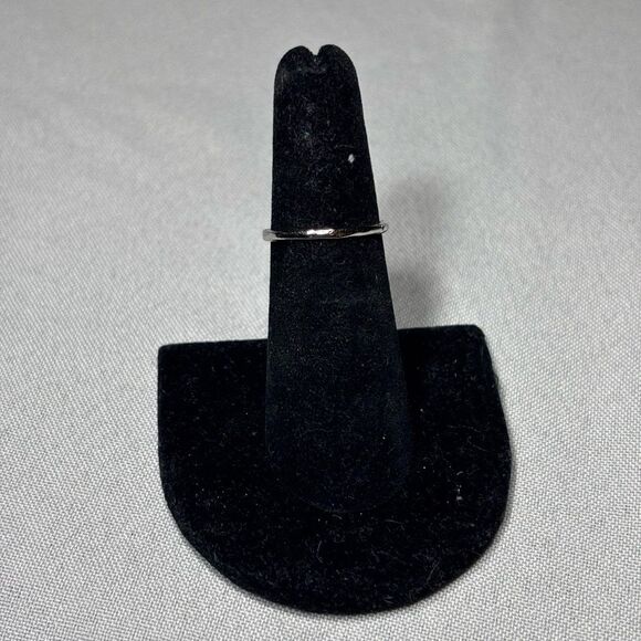 New! Open Heart Silver Tone Ring Size 6 Costume Jewelry Hypoallergenic - Picture 2 of 5